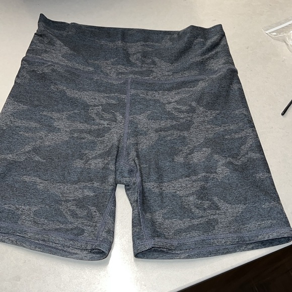 Vuori Vuori Clean Elevation Short, Small (SOLD OUT IN STORES) - Picture 5 of 7